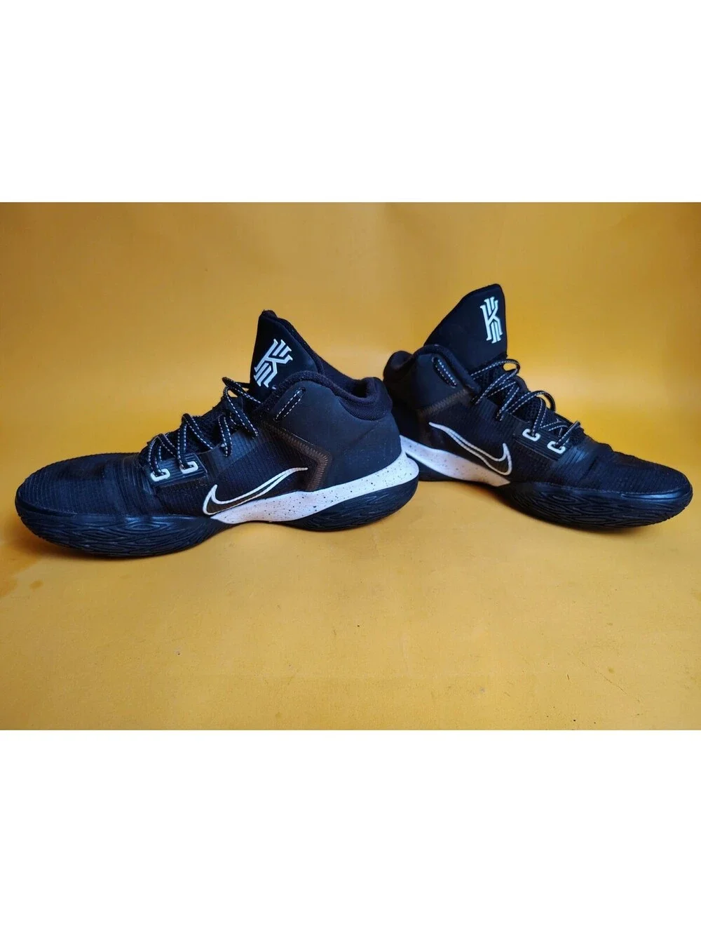 Nike Kyrie Flytrap 4 Black White Metallic Silver CT1972-001 Men's Size 9 Hoops